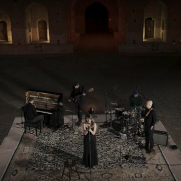 Cântăreață iraniană încalcă legea cu un concert online în care nu purta hijab