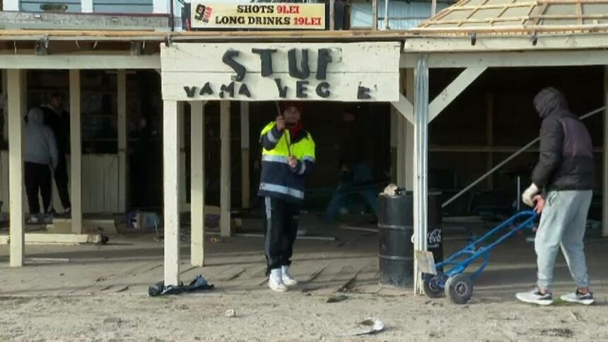 Demolarea celebrei terase Stuf din Vama Veche