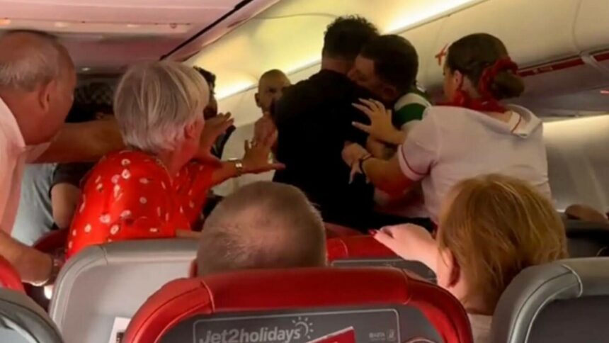 img Aterizare de urgență în Bulgaria după ce pasagerii s-au luat bătaie. Unul a sărit să-și muște adversarul de gât