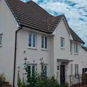 img Greșeala constructorilor: Casa cumpărată cu 330.000 de euro, acum valorează un euro