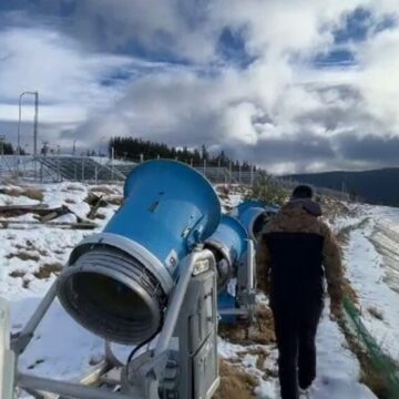 img Investiții uriașe în producerea zăpezii artificiale pe pârtii