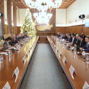 Reductia cheltuielilor publice: Analiza beneficiilor angajatilor la stat in urma reorganizarilor ministerelor