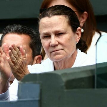 img Incendiile din Los Angeles. Fostei jucătoare de tenis Pam Shriver i s-au furat trofeele după ce le-a salvat din flăcări