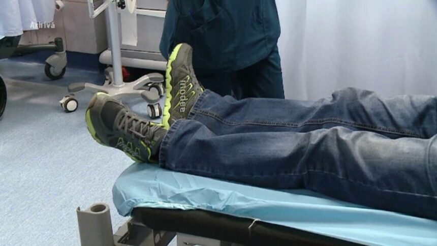 De ce mai sună românii la 112: a mâncat varză acum 10 ani, avea o tuse din 1993 sau pentru deblocarea cerceilor din urechi