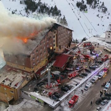 img Incendiu devastator la un hotel din Turcia