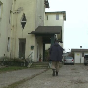img Descoperire șocantă în Târgu Jiu: Femeie găsită moartă în apartamentul ei