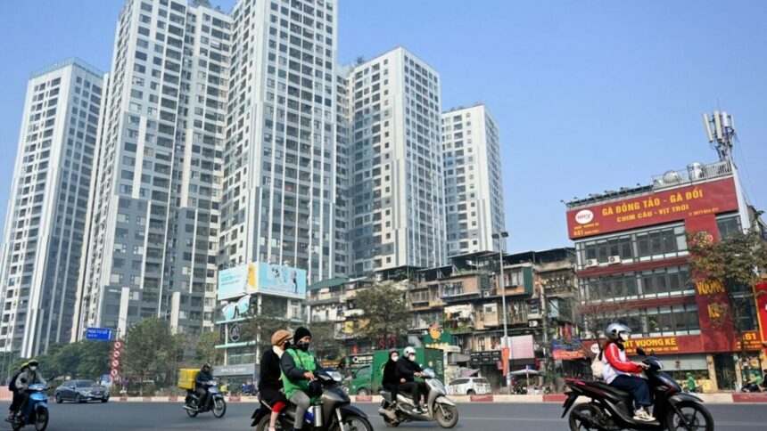 img Hanoi, capitala cel mai poluat oraș din lume. Locuitorii suferă din cauza smogului dens