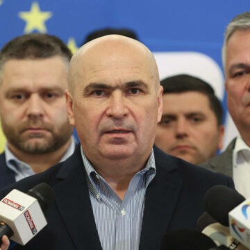 img Sindicaliștii îl acuză pe Bolojan de lipsă de viziune şi competenţă. Angajații sunt consternați după ce a anunțat concedieri