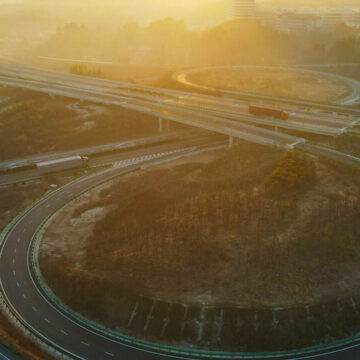 Bătrânul din China care a refuzat compensațiile de la stat și a avut o autostradă construită în jurul casei sale