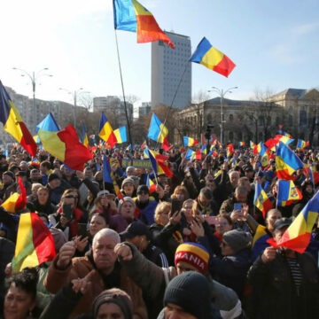 img Mitingul sindicaliștilor împotriva ordonanței „trenuleț”, încheiat mai devreme pentru a nu se asocia cu marșul lui Georgescu