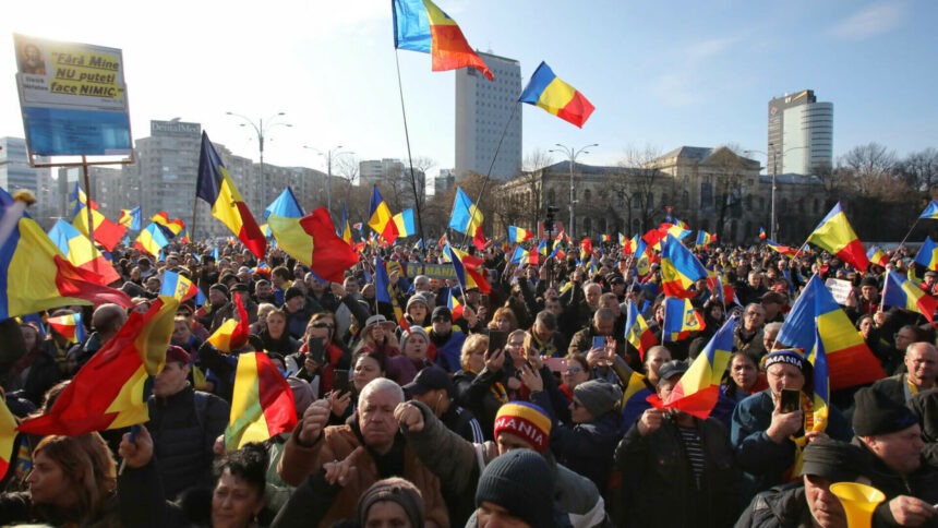 img Mitingul sindicaliștilor împotriva ordonanței „trenuleț”, încheiat mai devreme pentru a nu se asocia cu marșul lui Georgescu