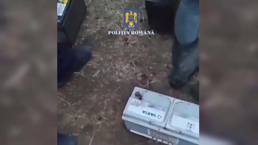 img Trei tineri din Dolj au furat baterii și le-au ascuns într-un morman de bălegar ca să le vândă la primăvară