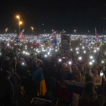 img Manifestație de amploare în Slovacia. Oamenii au cerut demisia premierului Fico