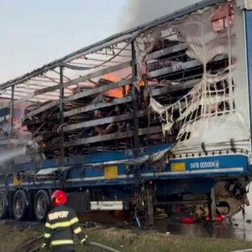 Incendiu la o remorcă de camion pe centura Drobetei