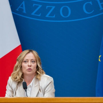 Surpriză în sistemul financiar italian: Vânzarea celei mai vechi bănci din lume