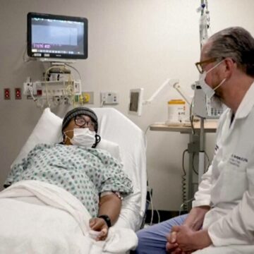 img Premieră în lumea medicală: Femeia din SUA care a supraviețuit cu un rinichi de porc