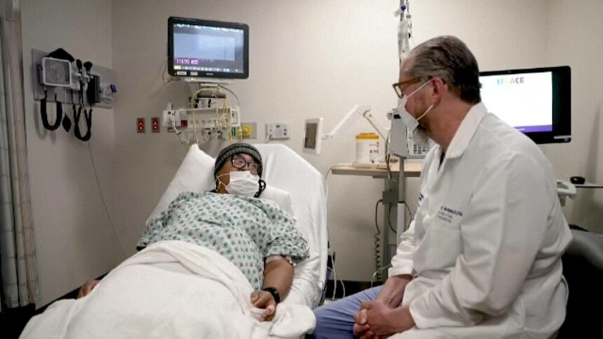 img Premieră în lumea medicală: Femeia din SUA care a supraviețuit cu un rinichi de porc