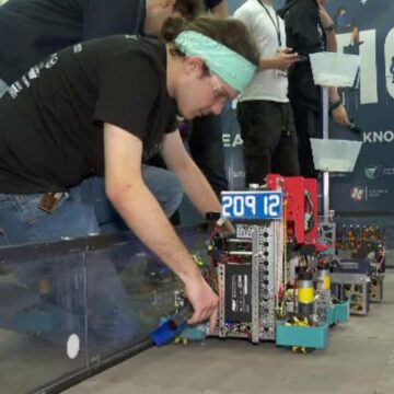 img Competiția „Bătălia viitorului” la Arad: Liceeni s-au întrecut în construirea și programarea de roboți avansați