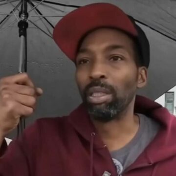 img Bărbatul care a cumpărat întreaga stradă pentru 5.000 de dolari