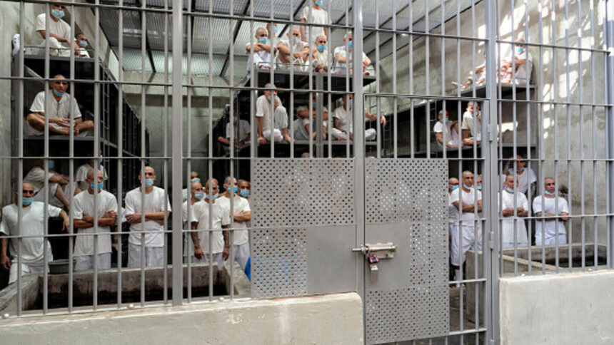 img Închisoarea CECOT din El Salvador – O privire în interiorul unei temute mega-închisori