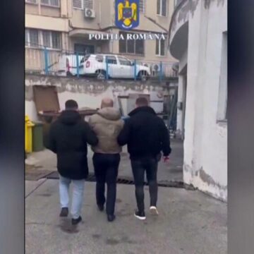 Angajatul unei săli de jocuri din Brăila a scos toți banii din aparate și i-a jucat din nou, sperând să se îmbogățească