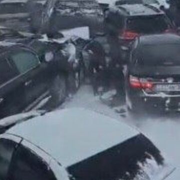 img Carambol cu 95 de mașini pe o autostradă din Kazahstan lovită de furtună de zăpadă