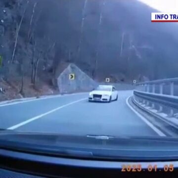 img Depășire neregulamentară pe Defileul Jiului, surprinsă de o cameră de bord