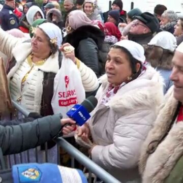 img Tradiții și aglomerație la slujbele de Bobotează din România