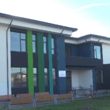 Furtul a 39 de calculatoare noi dintr-o școală abia construită în Prahova