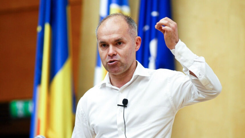 img Daniel Funeriu propune reintroducerea stagiului militar obligatoriu pentru băieți și dă lecții despre apărare