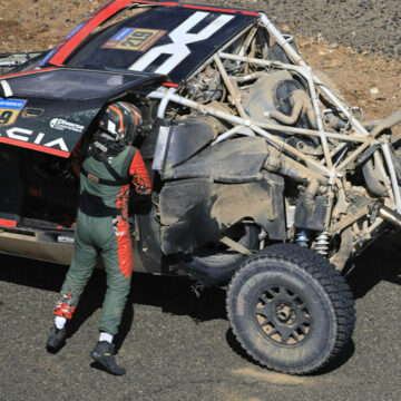 img Lovitură pentru Dacia: Sebastien Loeb nevoit să abandoneze la Raliul Dakar