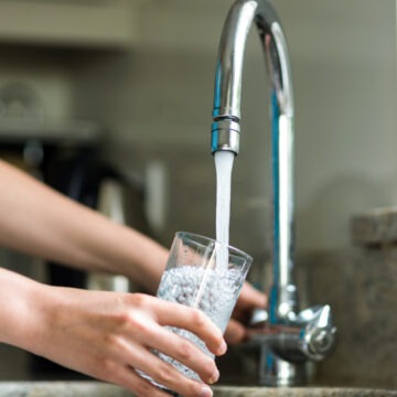 Orașul cu cea mai scumpă apă potabilă din România. Compania de Apă Buzău practică cel mai mare tarif din țară