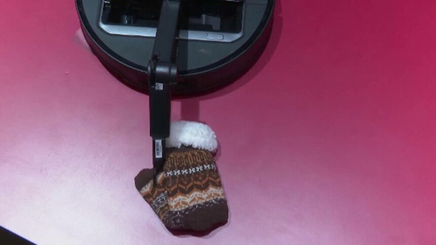 img Aspiratorul robot care adună hainele de pe jos, vedeta târgului de tehnologie din Las Vegas