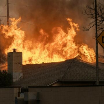 img Consulatul românesc din Los Angeles își reia activitatea după incendiile devastatoare