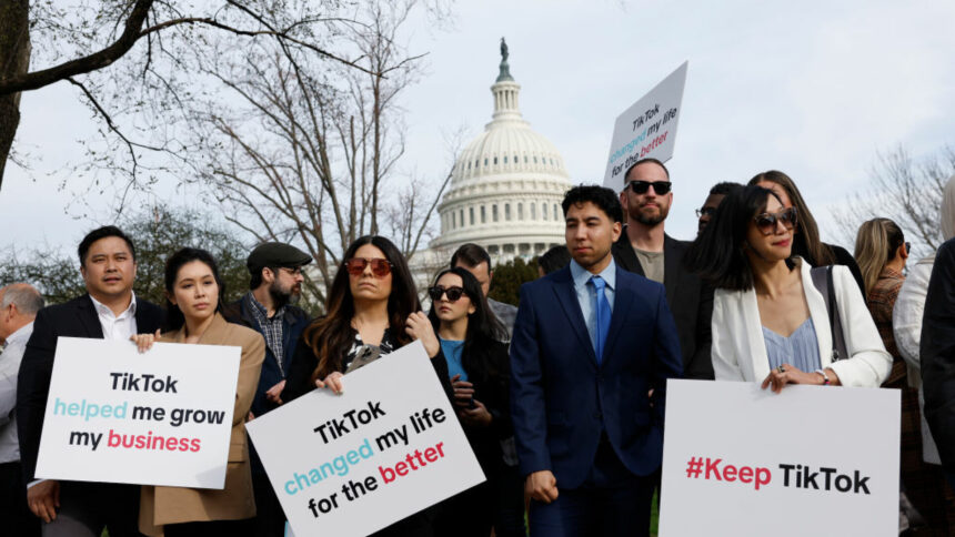 TikTok ar putea evita blocarea în Statele Unite. Un senator cere o amânare de 270 de zile. „Ar putea avea consecinţe”