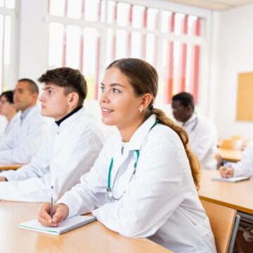 img Creșterea taxelor pentru locurile cu taxă la Medicină în România