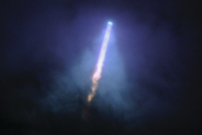 img Succes pe jumătate a lansării rachetei lui Bezos – New Glenn a ajuns pe orbită, dar a ratat aterizarea părții reutilizabile