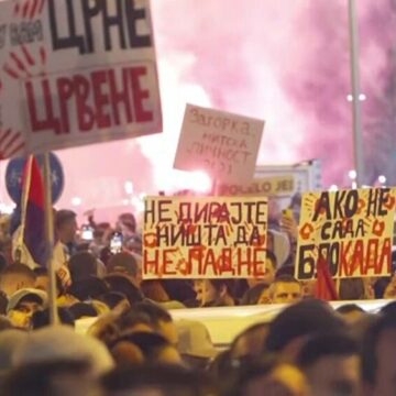 img Protestele continuă în Serbia: Studenții ocupă simbolic trei poduri din oraș