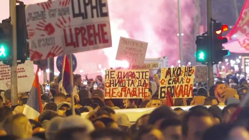 Protestele continuă în Serbia: Studenții ocupă simbolic trei poduri din oraș