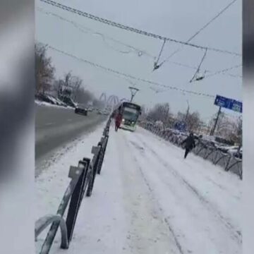 img Impactul Codului galben de ninsoare în Capitală: blocaje în transportul în comun și zeci de accidente