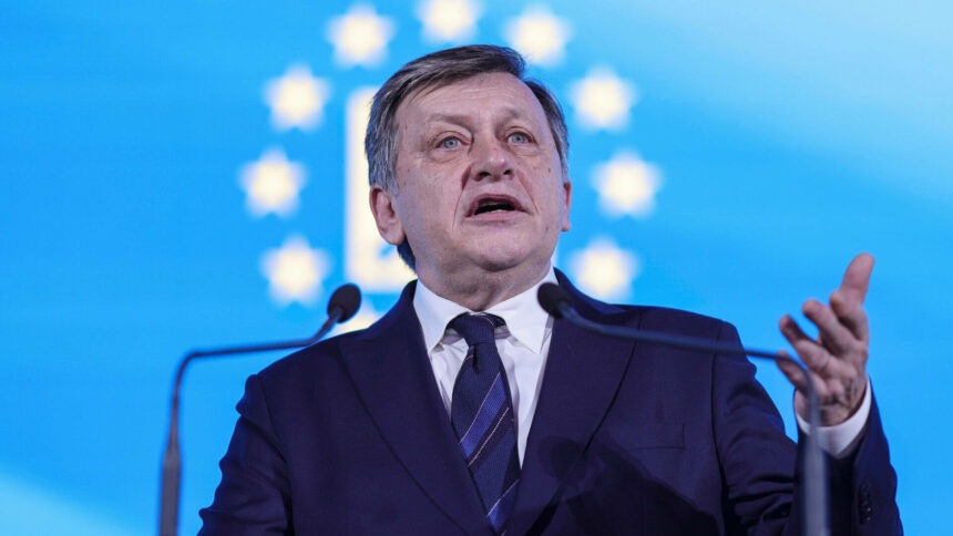 img Replica lui Crin Antonescu pentru Victor Ponta