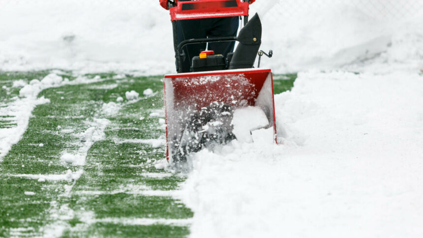 img FCSB cere ajutorul suporterilor pentru deszăpezirea tribunelor Arenei Naționale înaintea partidei cu PAOK