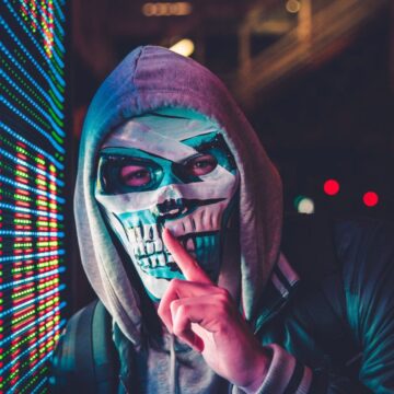 img Metoda de obfuscare JavaScript care utilizează caractere Unicode invizibile în atacurile de phishing