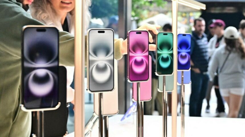 img Apple lansează iPhone 16e: un model mai accesibil și puternic pentru AI