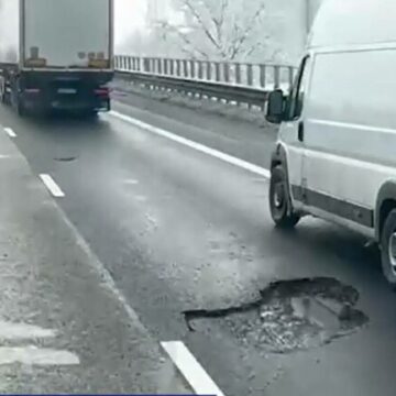 img Probleme pe Autostrada A1 București-Pitești: Cratere după ninsori
