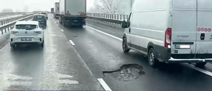 img Probleme pe Autostrada A1 București-Pitești: Cratere după ninsori