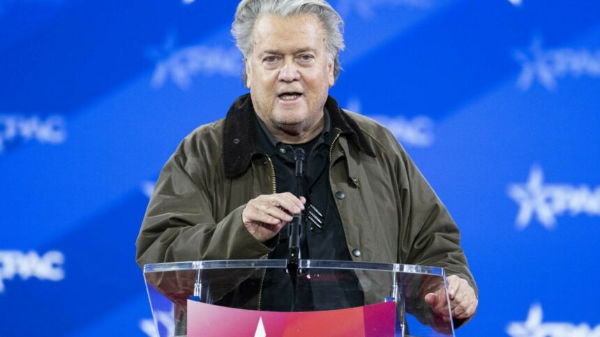 Steve Bannon îi cere lui Trump să rămână într-un al treilea mandat