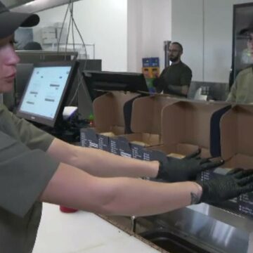 Reguli noi pentru restaurante: Cum se schimbă modul în care sunt împachetate produsele alimentare