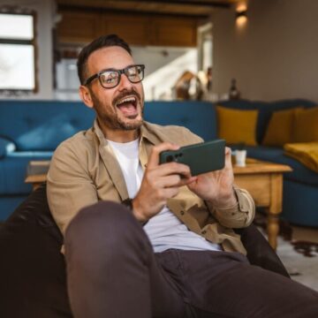 Jocul săptămânii: Game Dev Tycoon, simulatorul perfect pentru fanii industriei gamingului