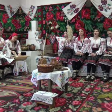 img Tinerii din Neamț păstrează vii tradițiile bunicilor la șezătoarea de Lăsatul Secului